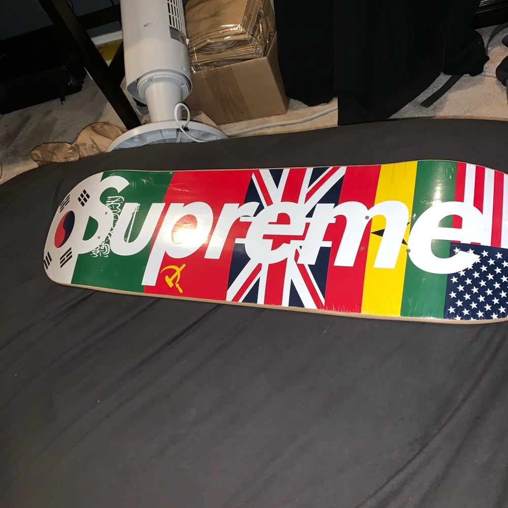 Supreme Flag skateboard